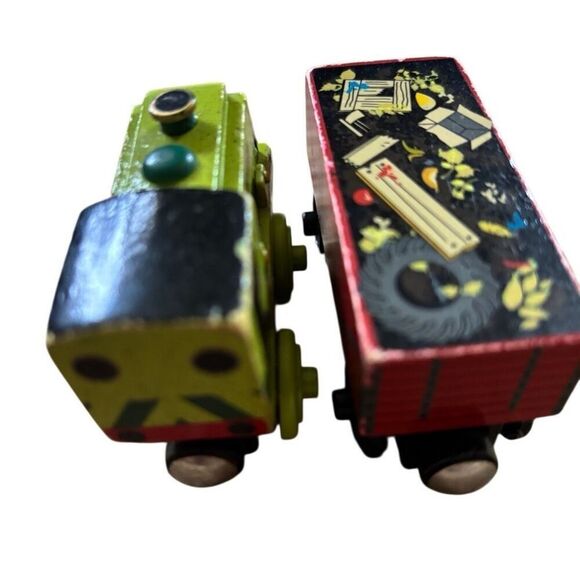 Thomas & Friends Wooden Railroad Dirty Scruff & Garbage Car - Picture 6 of 8